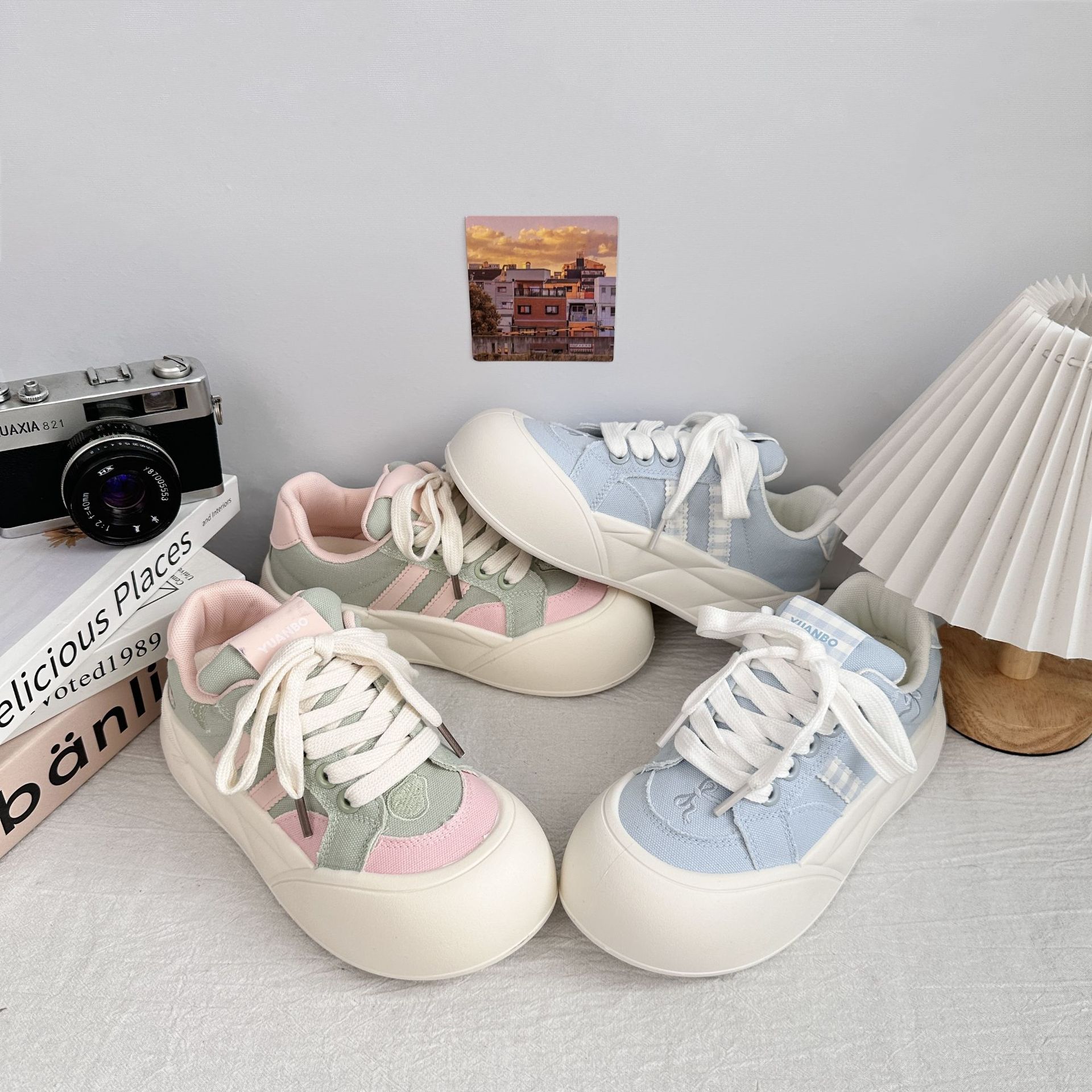 Zapatos de pan chic de onda lejana, zapatillas de nicho de moda, zapatos blancos de nuevo estilo para mujer 2025, zapatos casuales image 1