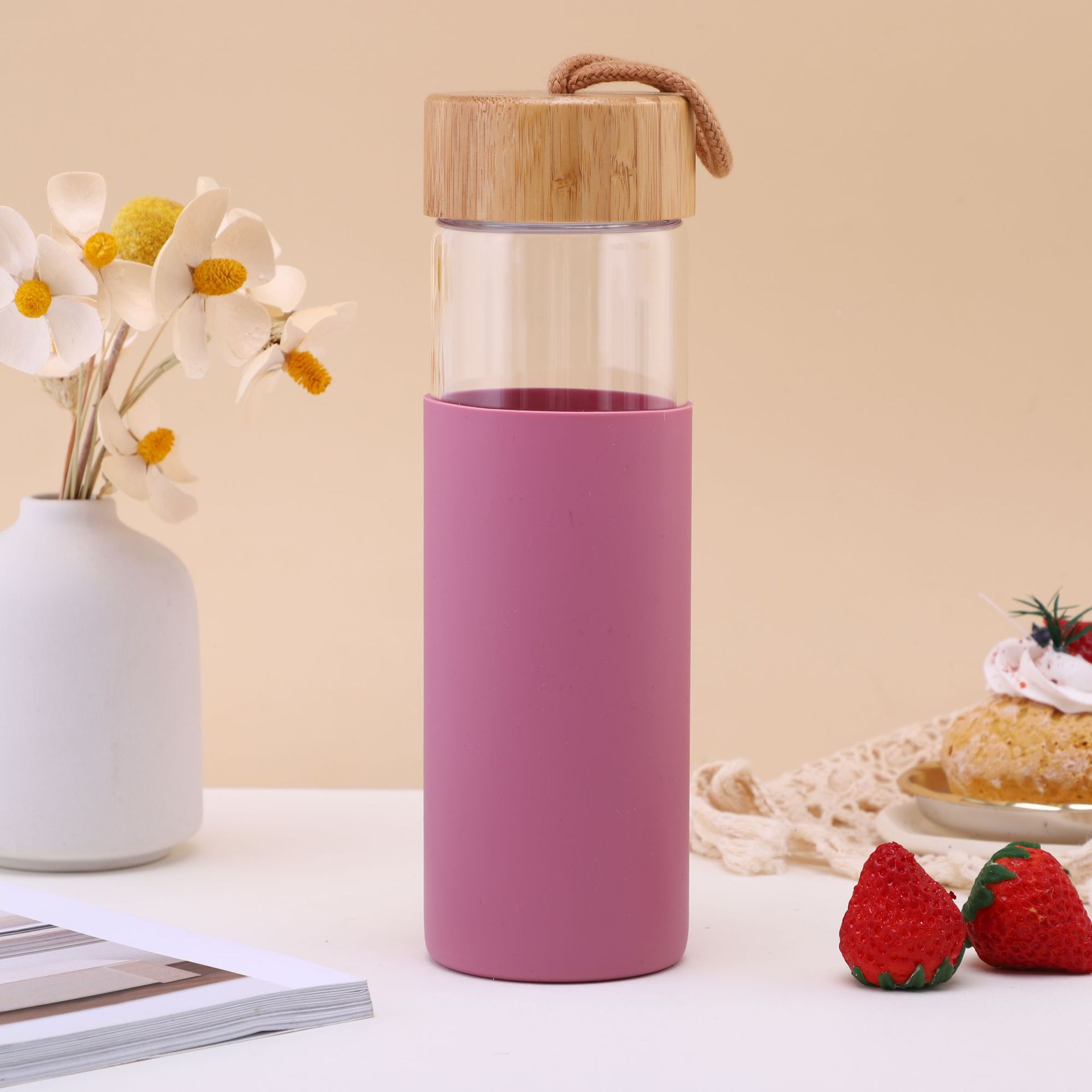 Nuevo tipo de taza de vidrio de cubierta de bambú con cubierta de silicona portátil al aire libre separación de taza de té portátil regalos al por mayor