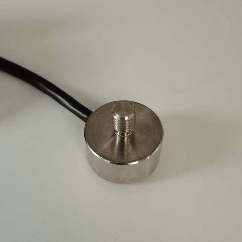 ����΢�͸�Ӧ��������ѹ�����ش�����΢��Ĥ�г��ش�����