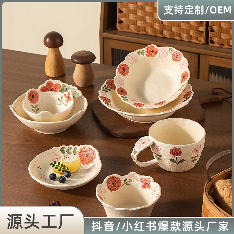 Vintage rustic hand-painted ceramic underglaze bowls and plates, home tableware set, salad bowls, soup plates, soup bowls, and dish plates Vintage rustic hand-painted ceramic underglaze bowls and plates, home tableware set, salad bowls, soup plates, soup bowls, and dish plates