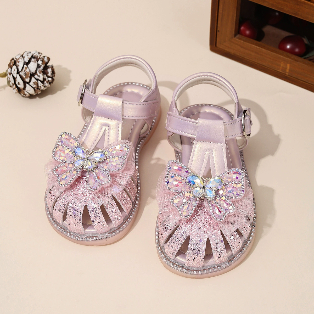 Босоножки для девочек с камнями, детские туфли Baotou, летняя новинка 2025 года, стиль с камнями, женские туфли, детские туфли для принцесс