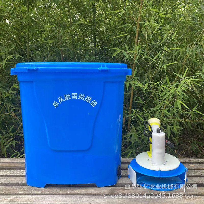 畅销饲料化肥喷洒机12V后背全自动单兵融雪抛洒器农田施肥播种器