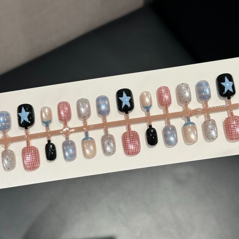 Cute Hand-Painted Cat-Eye Cartoon Star Plaid Pre-Made Nails for Girls, Wholesale Nail Art Pieces That Enhance Complexion