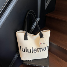 �羳����Lulu¶¶ͬ��ٴ�r�а����������ִ��٤��Ů��ĸ�μ��