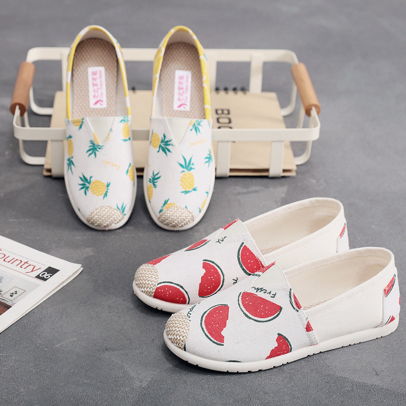 Primavera y verano nuevos zapatos de mujer zapatos de tela viejos de Beijing zapatos individuales zapatos de lona de celebridades de Internet casuales de mediana edad y ancianos zapatos de pescador de suela suave antideslizante