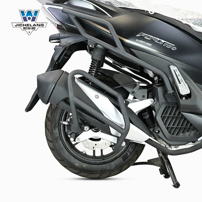 Motorcycle bumper, Wolf applicable to Qianjiang - thickened-carbon-steel-exhaust-bar