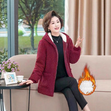 2025新款妈妈冬装外套洋气中年女装秋冬加绒加厚绒衣大码连帽棉袄
