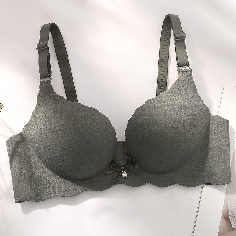 ドラえもんのワンピースの無痕下着の女性の胸が集まっています。|undefined
