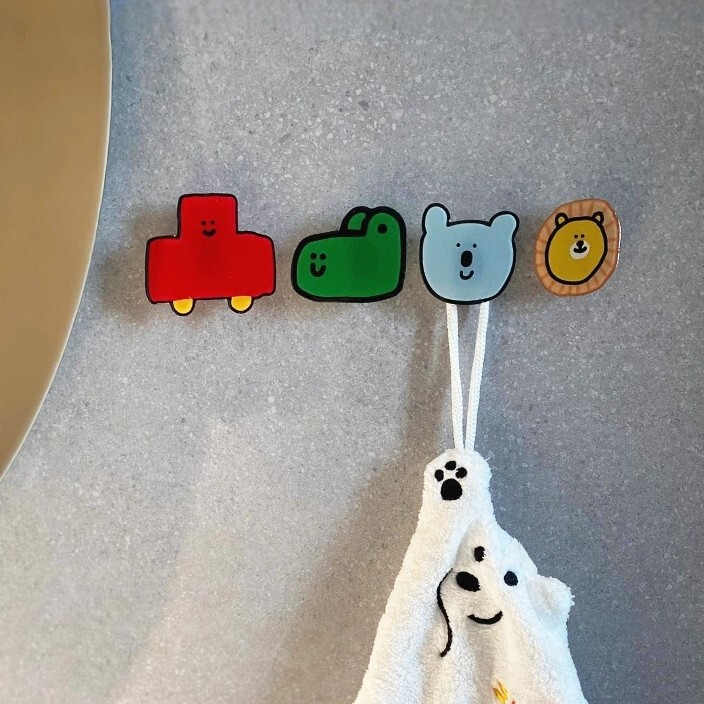 No-Drill Hooks with Strong Adhesive, Wall-Mounted, Heavy-Duty, No Traces, for Bathroom and Kitchen, for Hanging Towels and Hand Towels, Cute Cartoon Design