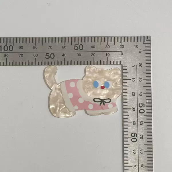 Running type [polka dot cat in pink clothes]