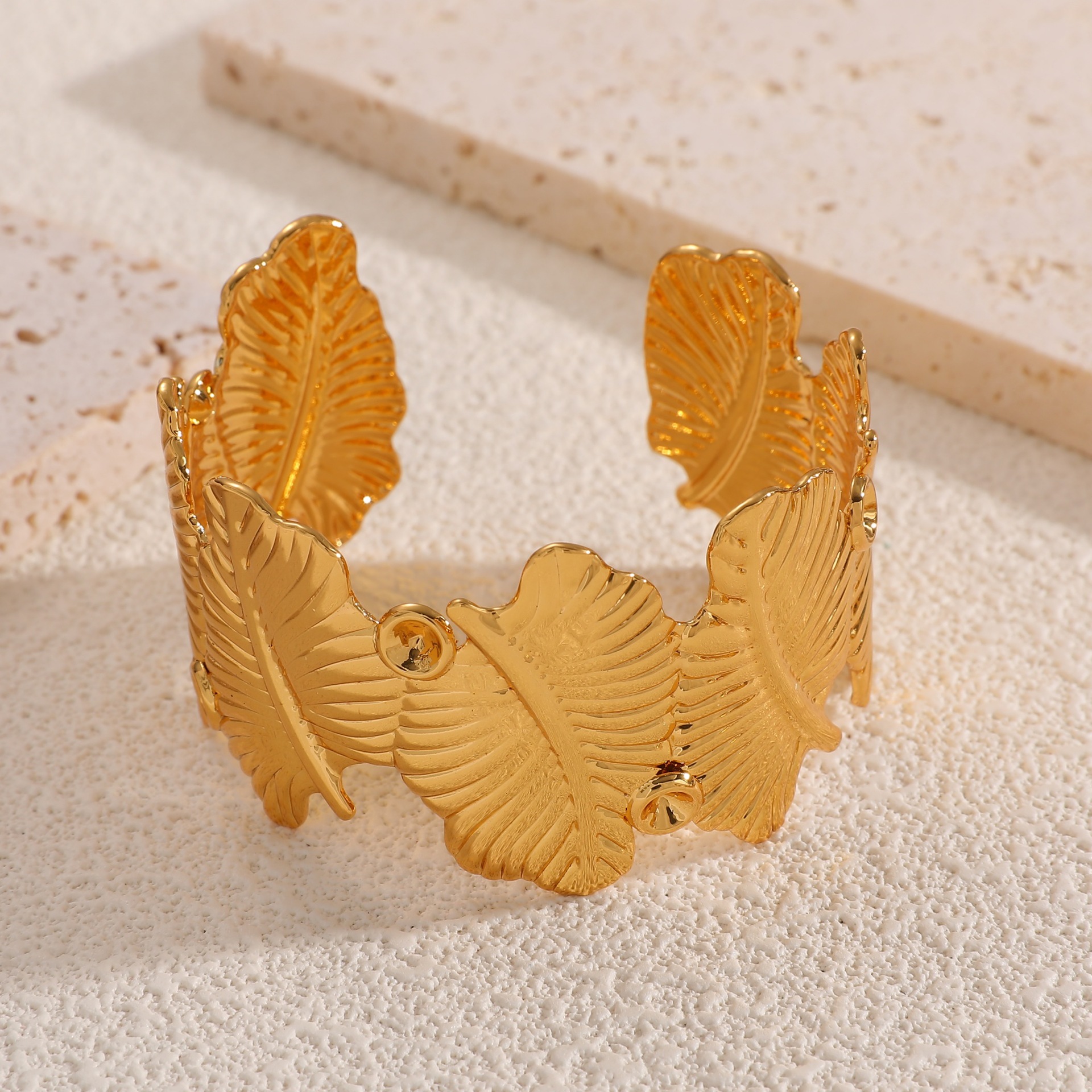 Europa y los Estados Unidos oro galvanizado imitación de frita abertura pulsera temperamento pulsera de moda transfronteriza lujo ligero alta sensación de joyas al por mayor