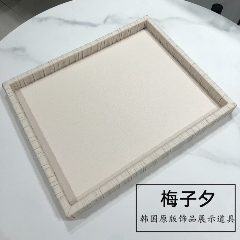 人像のアクセサリーの棚の韓国版のしわの皮のブレスレットの腕時計はイヤリングの耳のチェーンの棚のショーウインドーを撮影して道具の卸売りを陳列します。