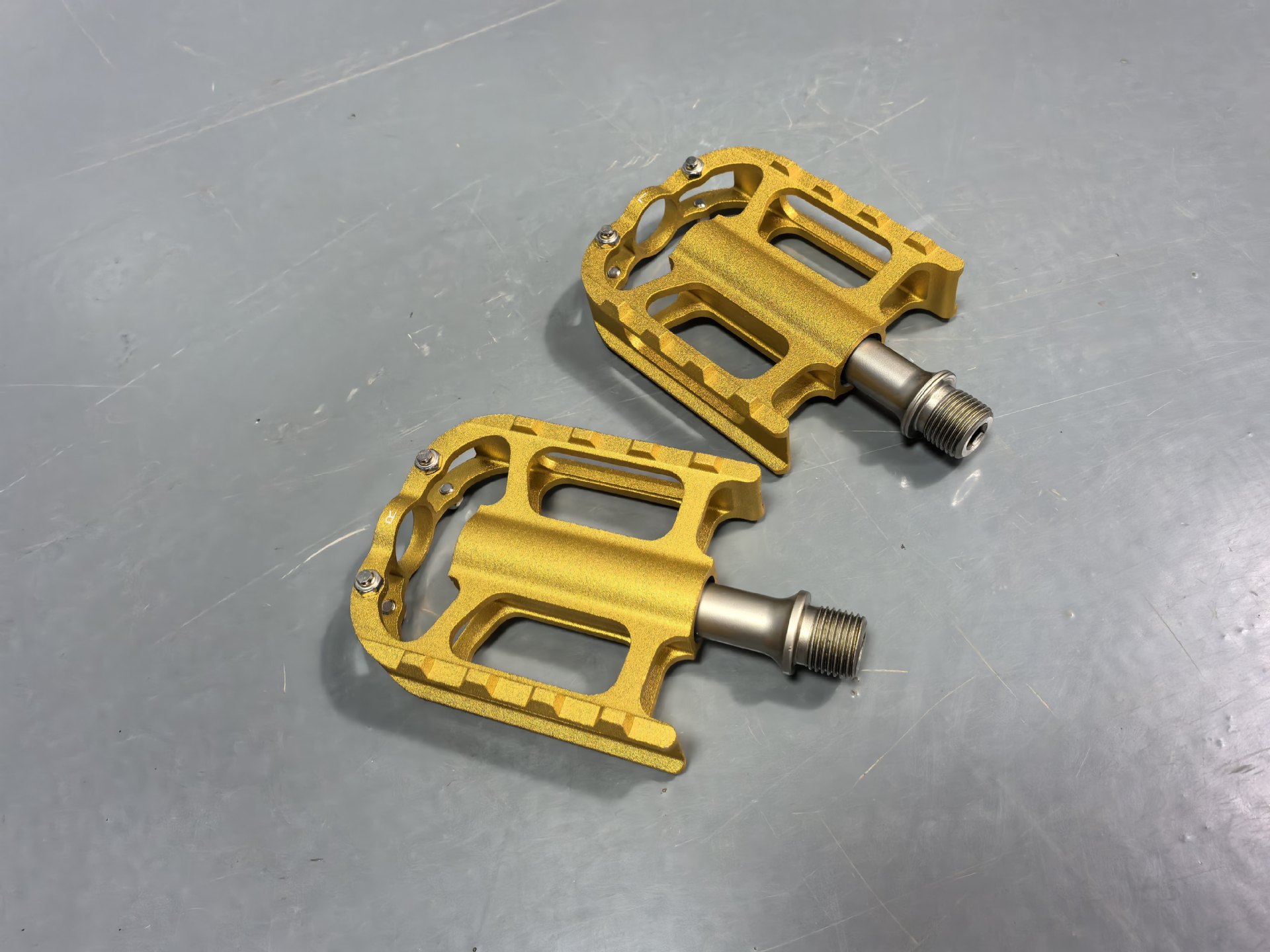 Supply of Lightweight Bearing Aluminum Alloy Pedals for Road Bikes, Folding Bikes, and Double Bearing Pedals