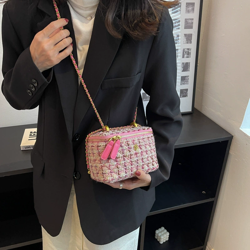 Маленькая цепочка, сумка через плечо, дизайнерская demi-season коробка, стиль Chanel, коллекция 2022 года