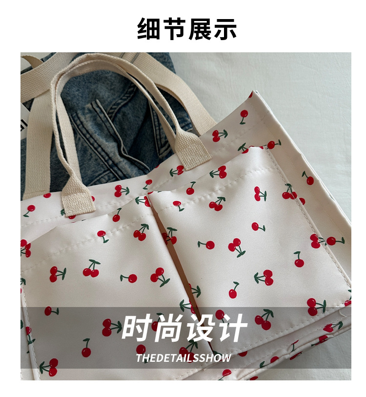 Large-capacity canvas student class 2024 Autumn new Korean-style trendy and personalized printed tote handbag for women Application Scenario