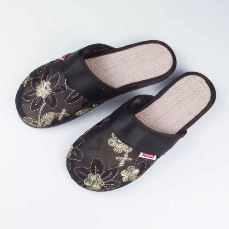 Summer mesh non-slip slippers for students