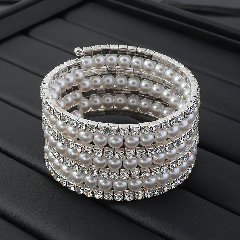 Fashion Geometric Alloy Diamond Women's Bracelets display picture 2