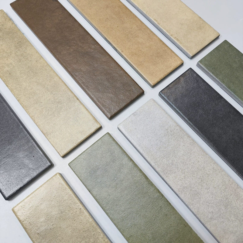 Фасад кофейни в ретро стиле, ручная кладка кирпича 75x300, цвет зеленый кофе, винтажные длинные полосы кирпича, бар, антикварная настенная плитка.