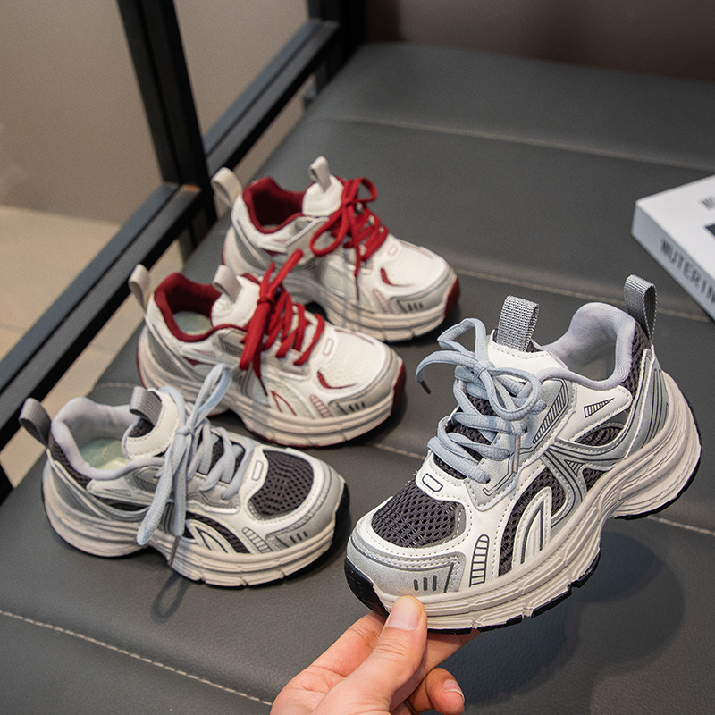 Zapatos de papá de moda para niñas 2025 primavera y otoño nuevos zapatos deportivos ligeros de malla para niños zapatos casuales de moda para niños