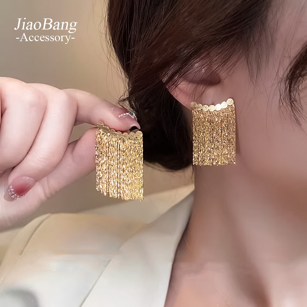 Pendientes de borla de arco de metal con aguja de plata Pendientes de temperamento de personalidad de moda europea y americana Pendientes de cadena de sentido de alta calidad elegantes mujeres