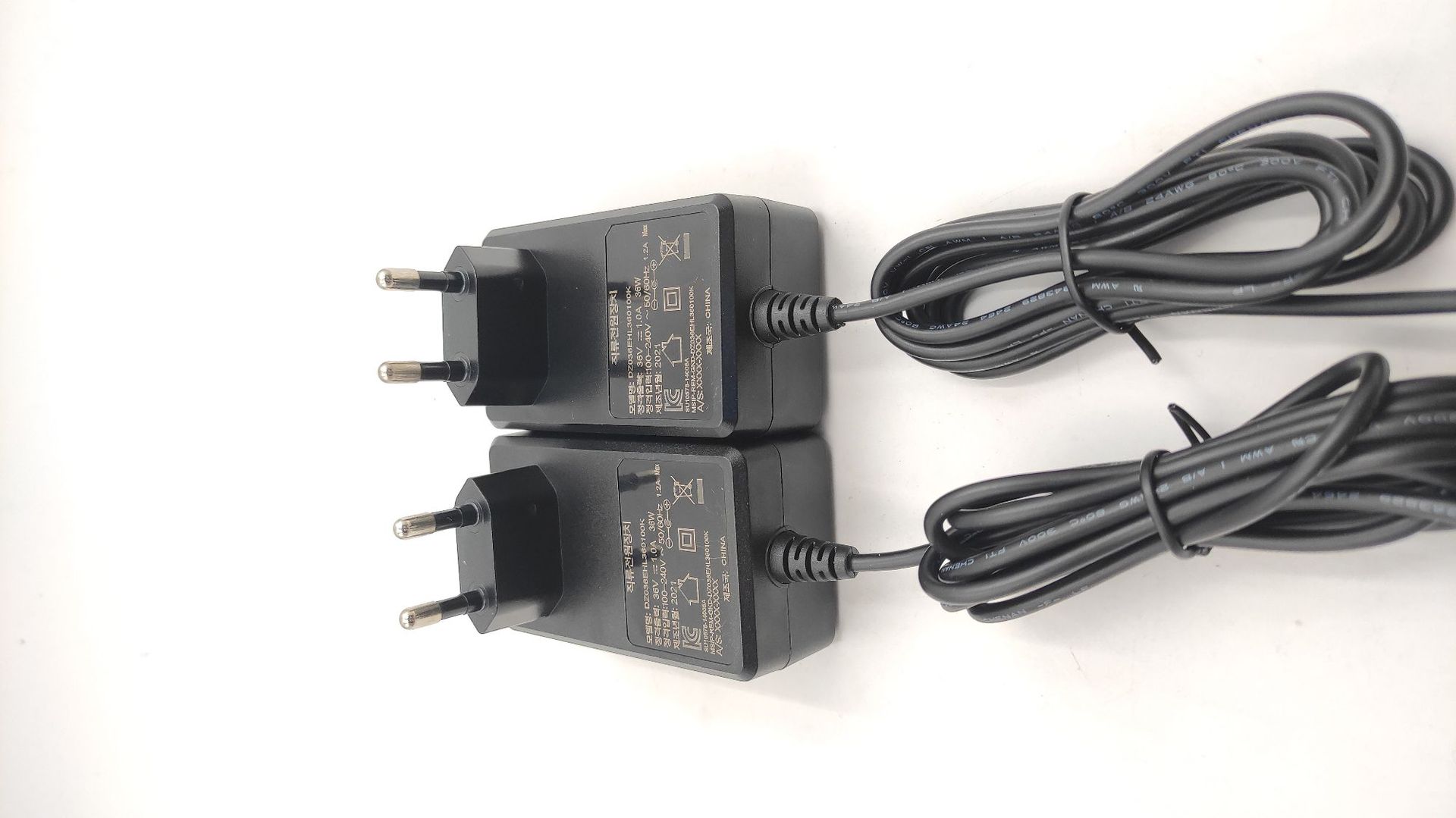 24V1A充电器美规25.2V1A澳规锂电充电器26V1A充电器充满变灯