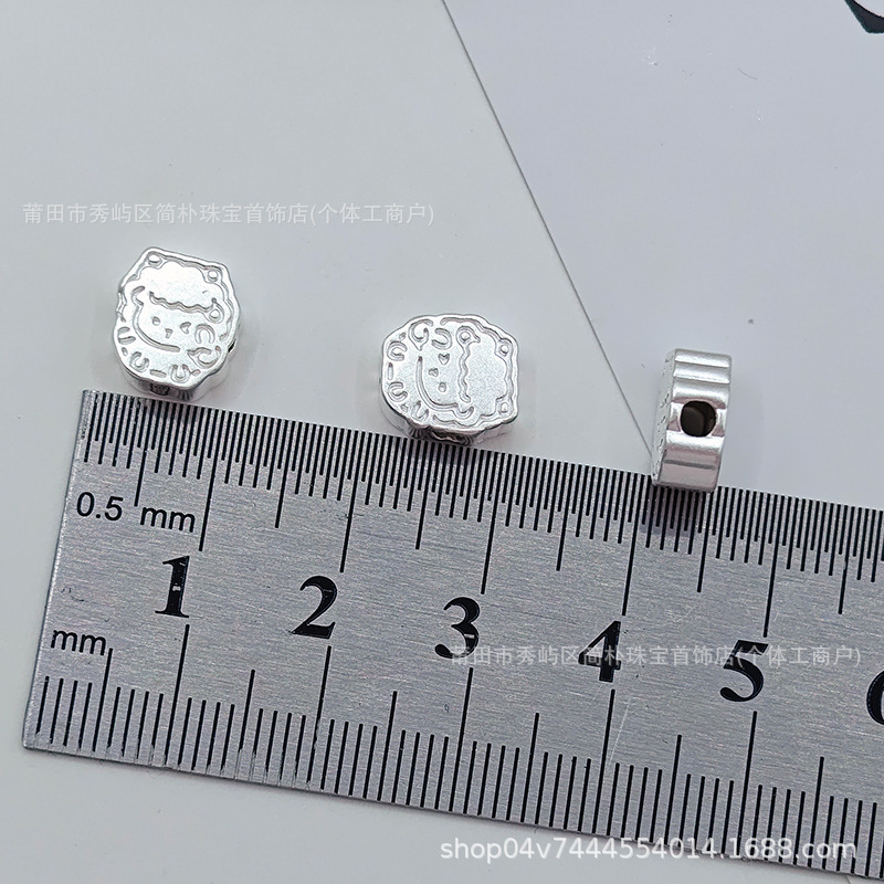 999 pure silver cartoon-style simple drawing of a little sheep, used as a charm bead or spacer bead for handmade DIY braided bracelets, pure silver sheep zodiac accessory