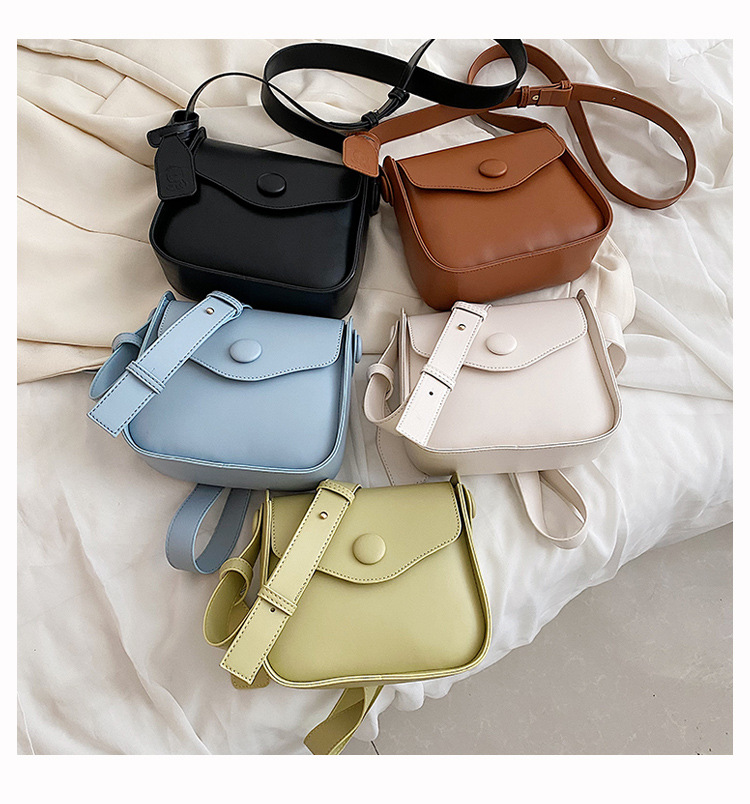 Female New Texture Fashion Messenger Bag20*18*8cm display picture 1