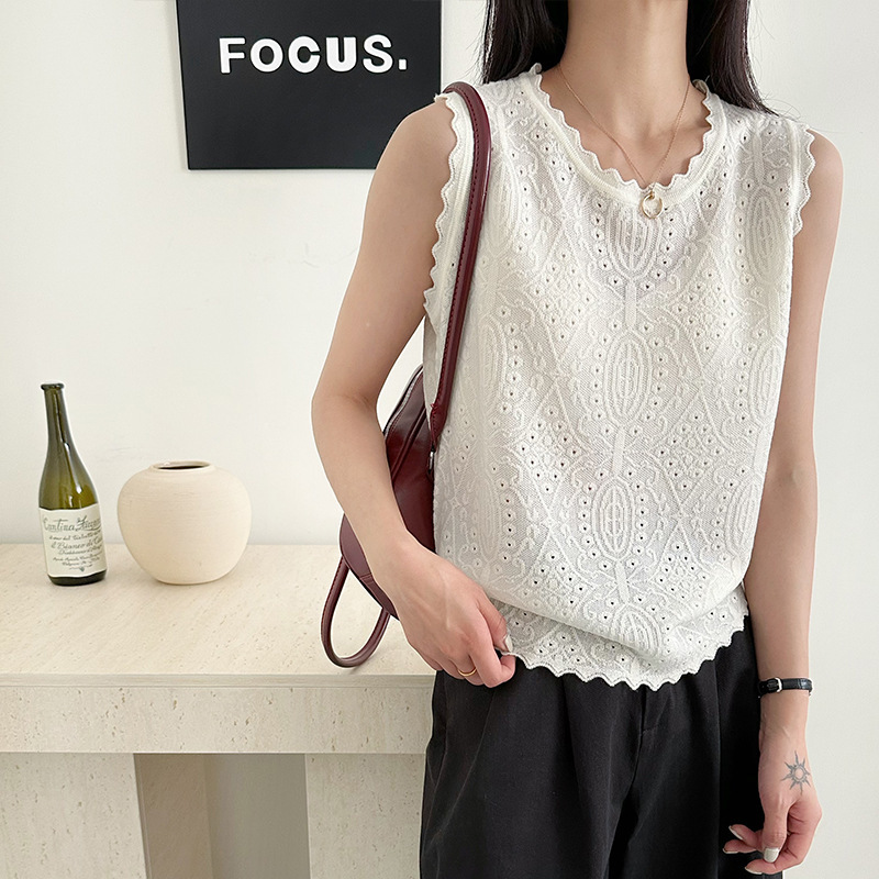 Summer White Women's Sleeveless Lace Knit Camisole with a 2026 Niche High-End Feel, Suitable for Outerwear in Summer