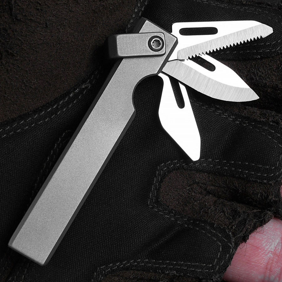 现货多功能钛合金柄折刀9CR18刃折叠刀带口哨开瓶器随身便捷工具