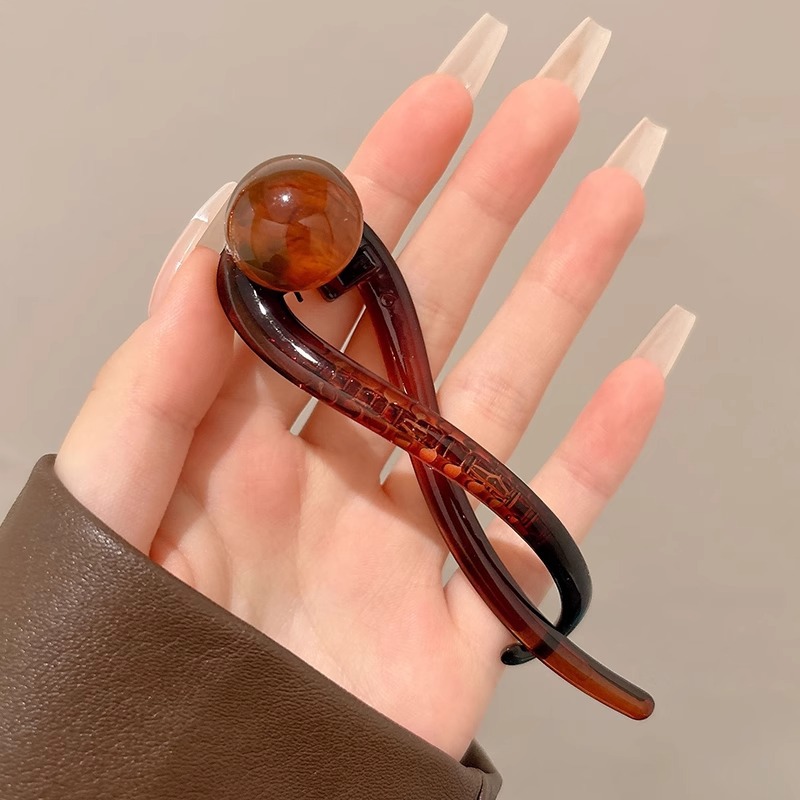 Pinza para el cabello de una palabra de temperamento simple clip giratorio de la parte posterior de la cabeza de las mujeres 2025 nuevo clip de agarre para el cabello de placa retro clip de boca de pato tocado