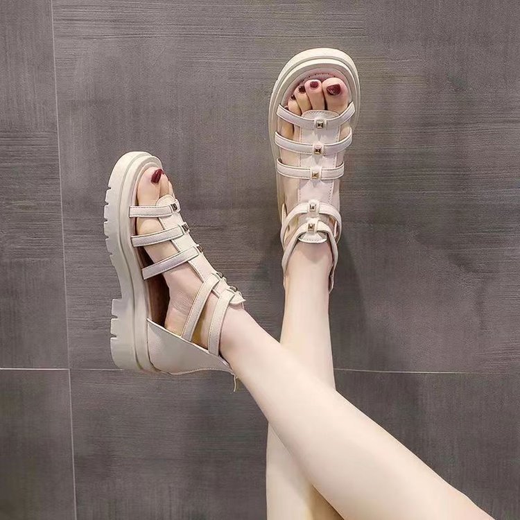 Sandalias romanas para mujeres verano 2026 nuevo estilo de hadas estilo de tacones suaves sandalias de playa casuales