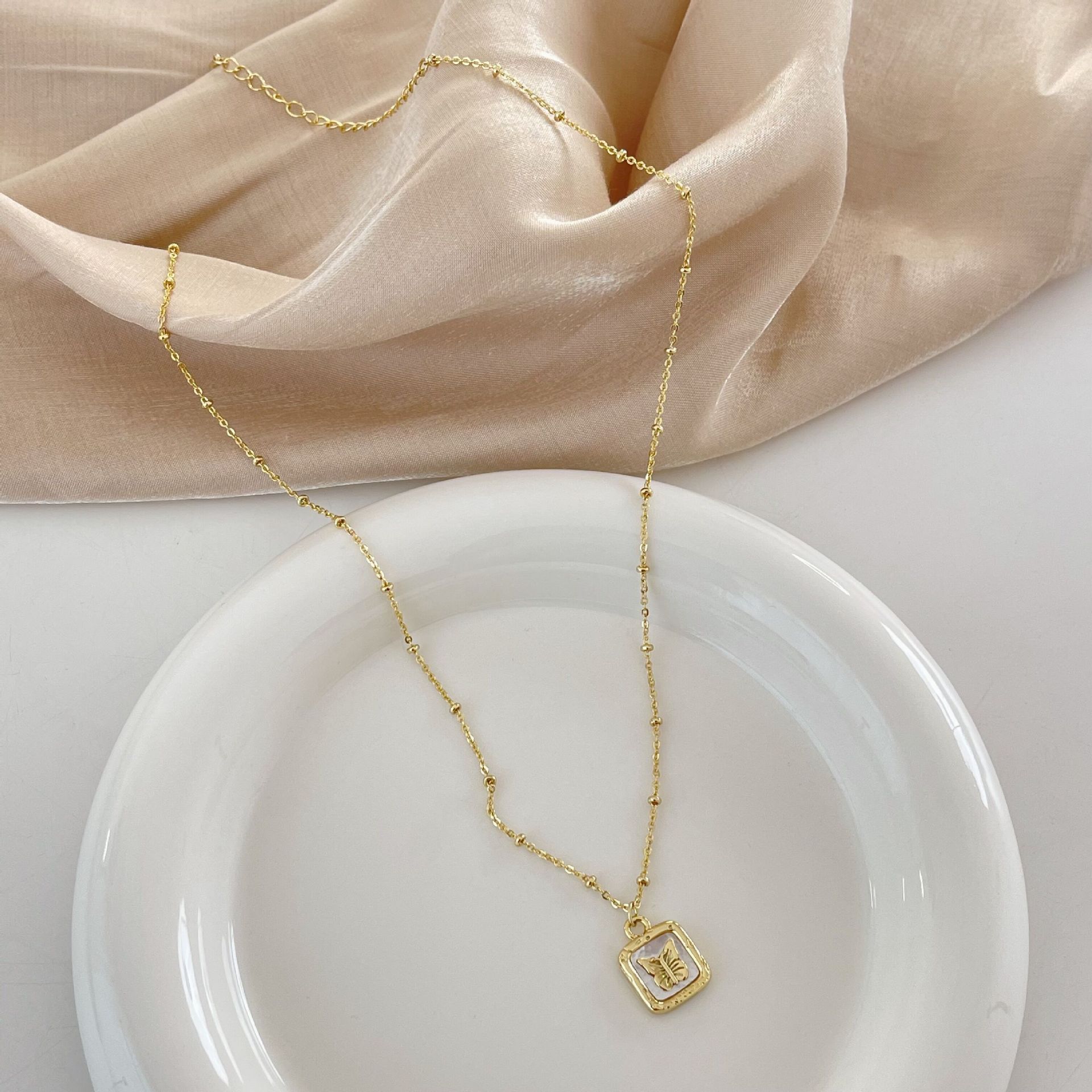 45g Weight Necklace Classification 1 Piece Quantity Daily Occasion Freshwater Pearl Material Heart Shape Pattern Women'S Gender Beaded Design Retro Style 1 Piece Retro Heart Shape Freshwater Pearl Beaded Necklace 13