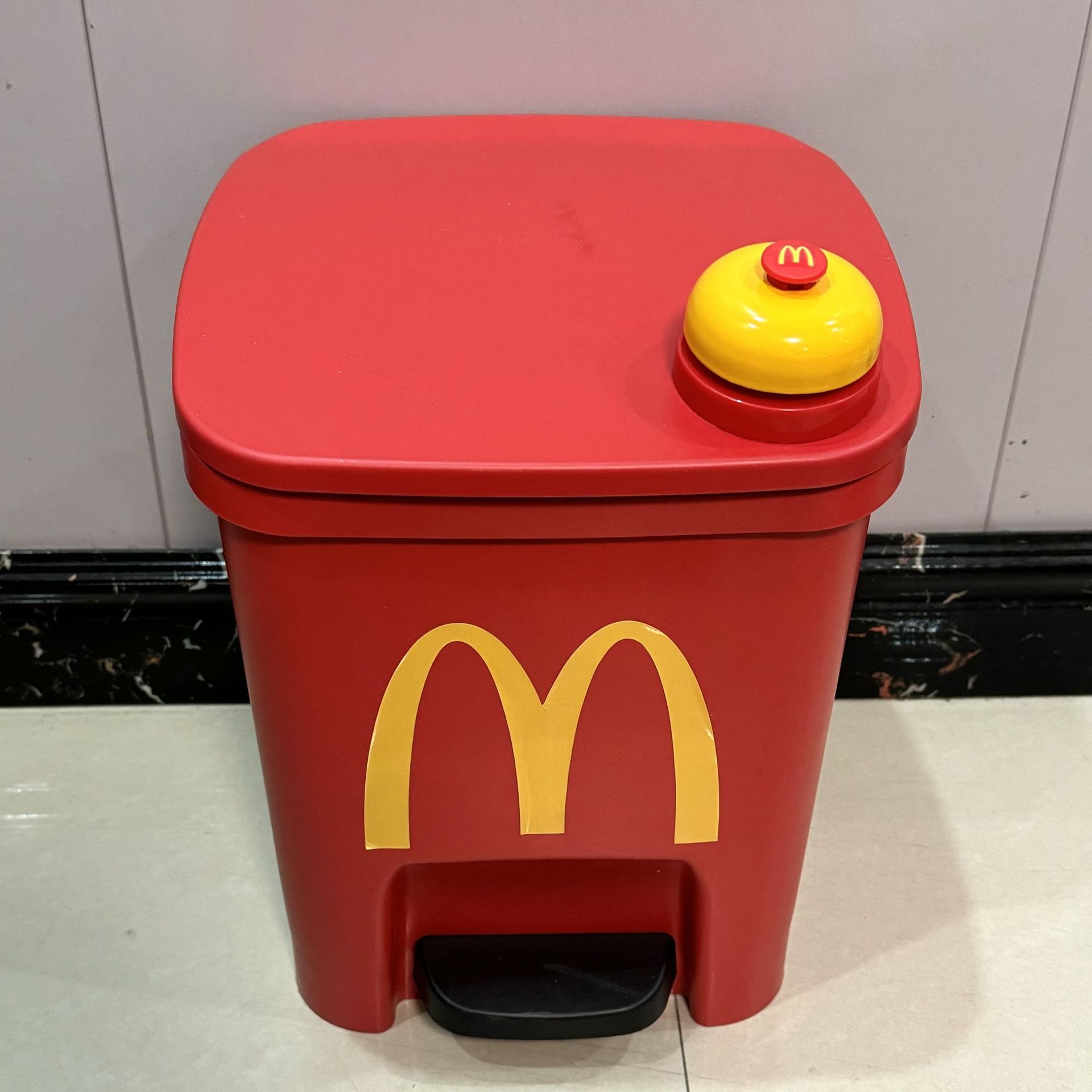 Tongji Mai Mai encantador pedale de basura sala de estar con cubierta doméstica de alto valor facial inodoro de gran capacidad de cocina de color contrastante