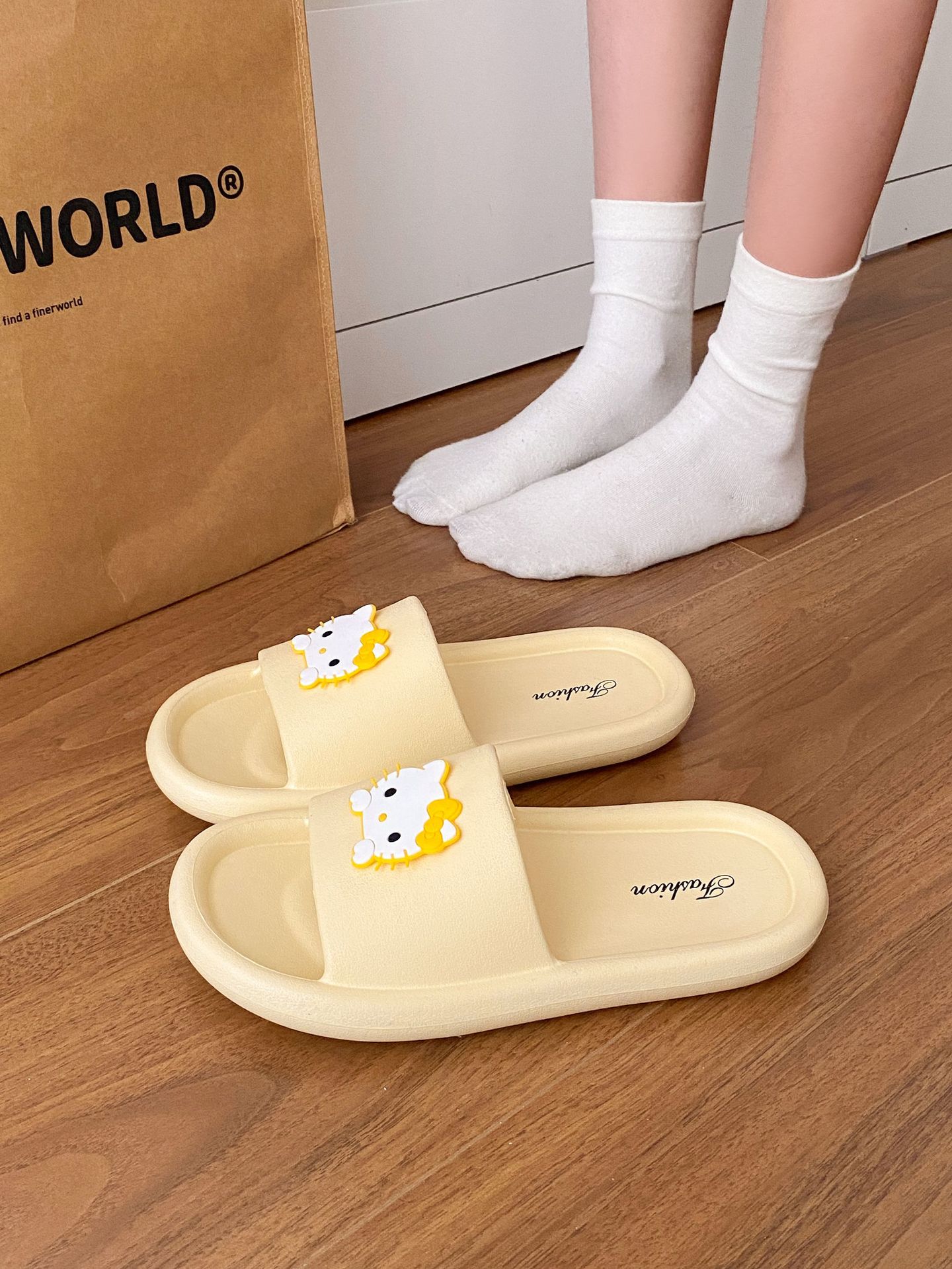 9005 누워있는 고양이-노란색