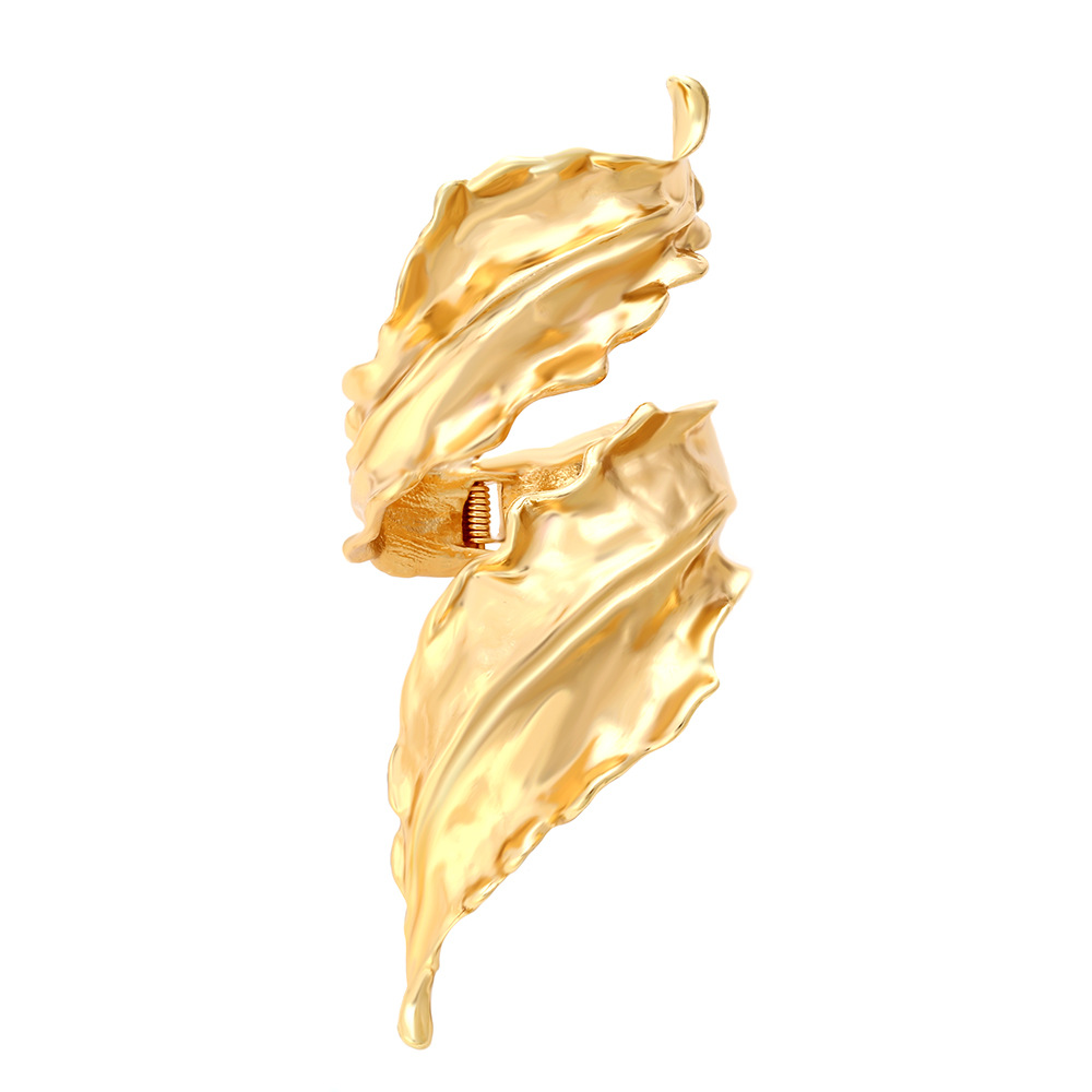 fashionable retro golden design bracelet