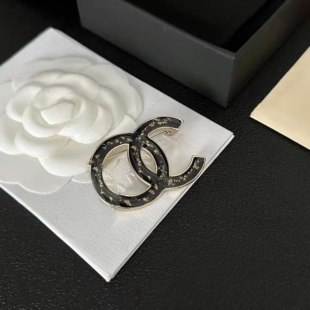 Classic Chanel-Style High-End Gold-Plated Brooch, Fashionable Retro Star Ocean Personality Trend, Sweet and Cool Heart Design