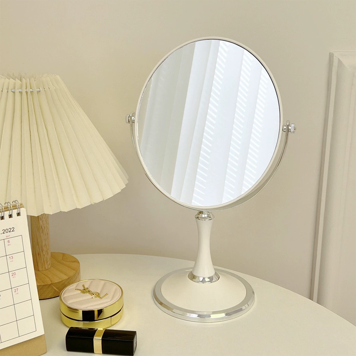 Столик с умным LED-подсветлением для студентов, зеркало