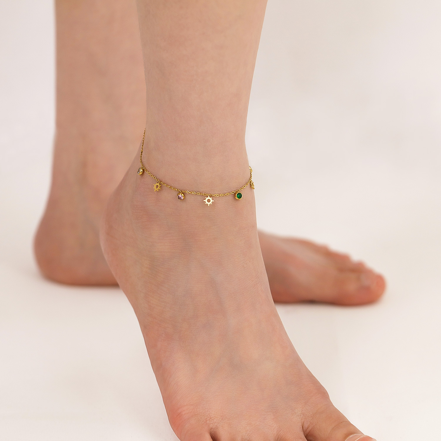 Fresh fashionable pendant solar-powered with zircon