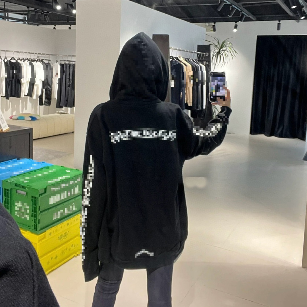 2026 European and American style scroll print hooded sweatshirt, unisex, classic style, in stock, zip-up, white or black.