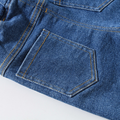 New girls' denim flared pants for baby girls—stylish and trendy, in Korean style, stretchy, slim-fit long pants for spring and autumn, suitable for small and medium-sized children.