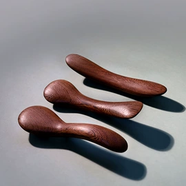 美发梳;木质工艺品;经络保健器材