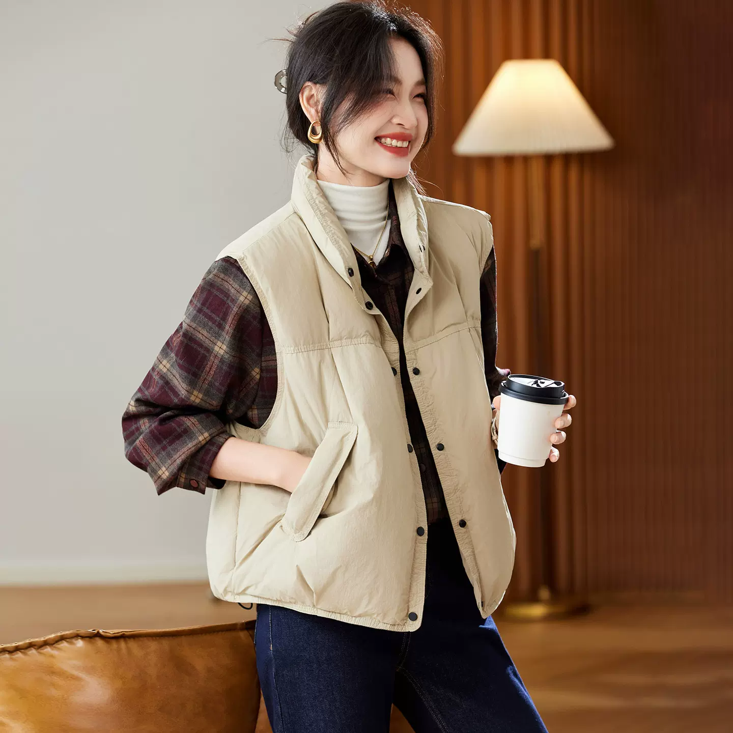 棉茧 羽绒马甲女新款秋冬立领短款保暖时尚宽松白鸭绒坎肩外套