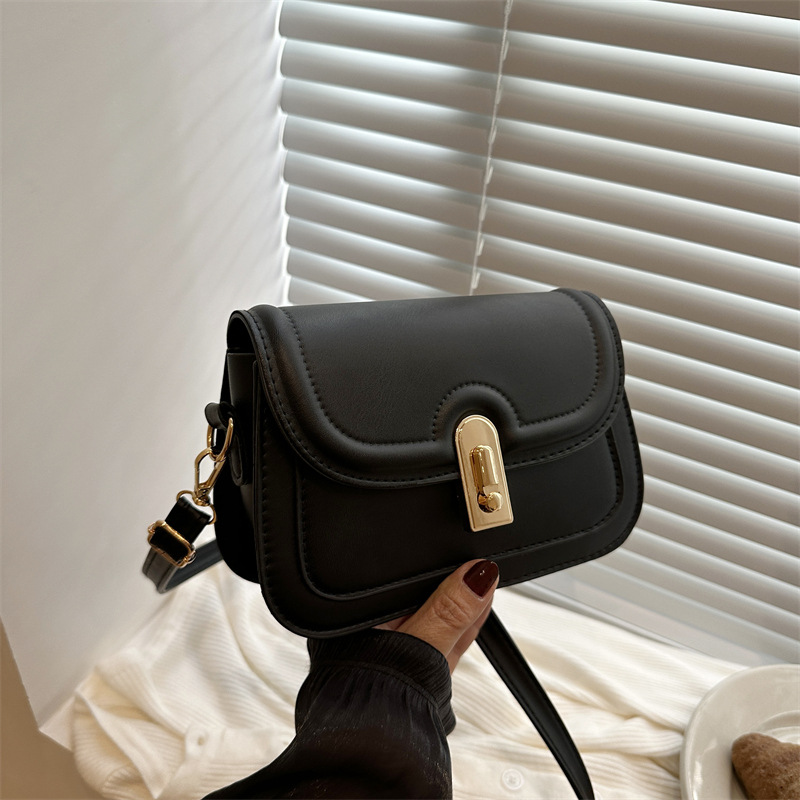 Bolsos pequeños súper calientes para mujer otoño e invierno retro todo-fósforo 2024 nueva moda bolso de mensajero de un solo hombro popular este año