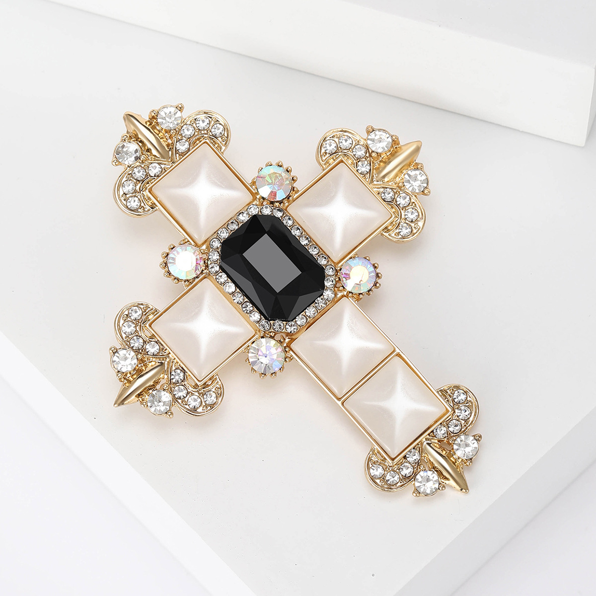 Casual Lady Simple Style Pin Cross Alloy Women's Brooches display picture 5