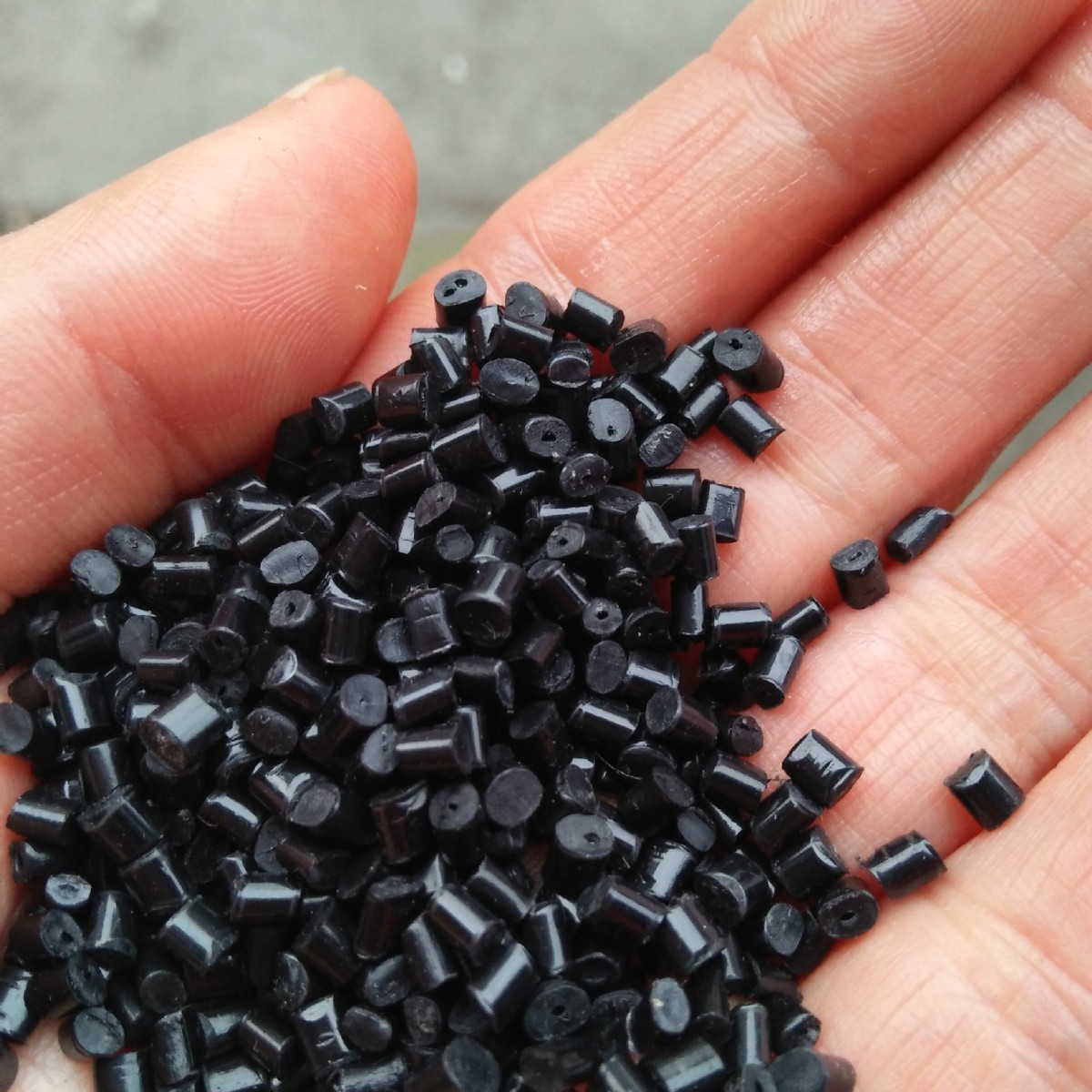 供应高冲击黑色ABS颗粒，冲击15，无水花，电器外壳 镜面ABS