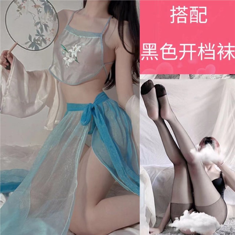 하늘색 정장 + 검정색 오픈 양말