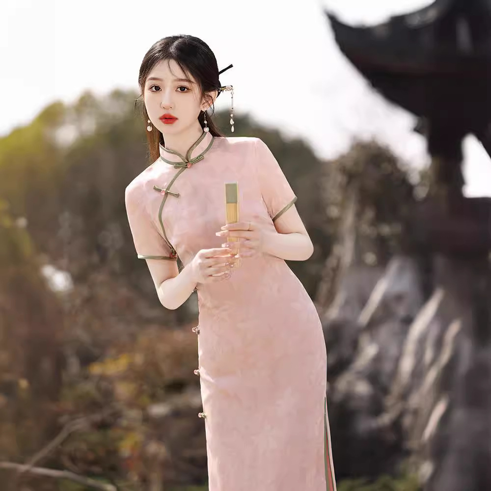 Pink cheongsam, 2024 new summer high-end youthful style, new Chinese style dress, super beautiful, suitable for everyday wear and slimming.