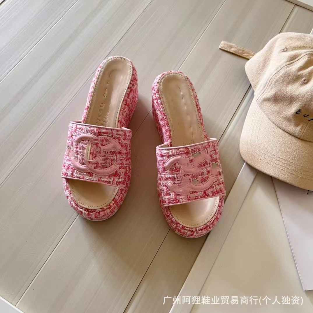 Verano nuevo fondo grueso una sandalera bordado versátil muffin fondo aumento de altura pendiente con fragancia sandalias de fondo plano para mujeres