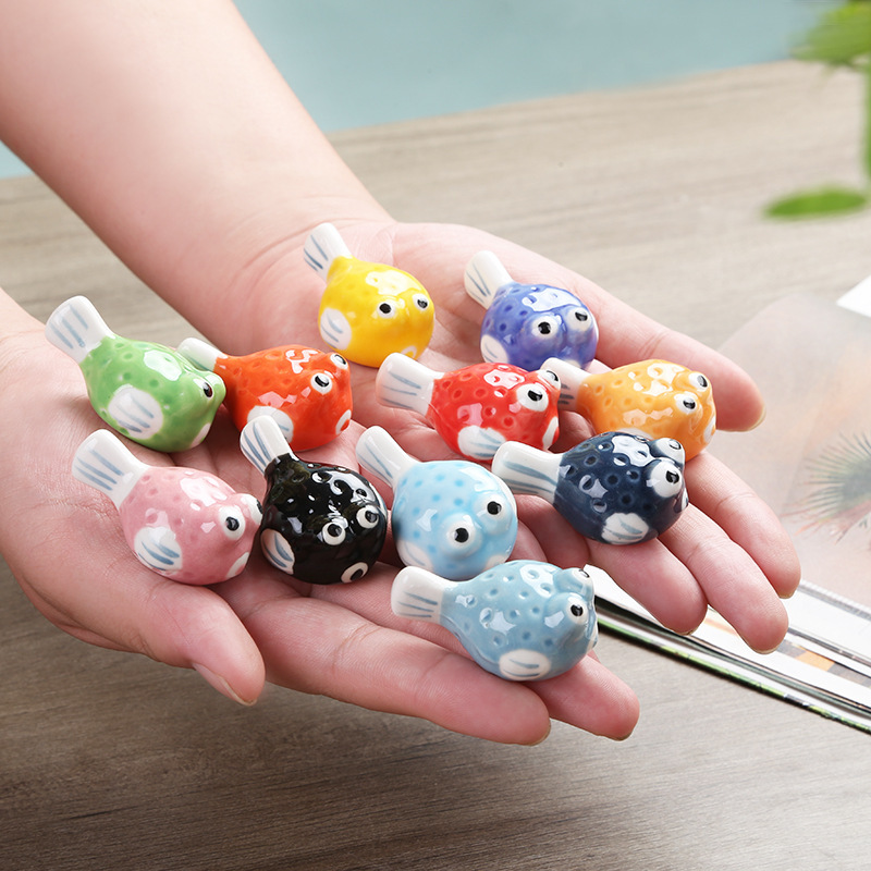 Cute Small Animal Ceramic Chopsticks Rack Marine Life Puffer Dolphin Personalized Dining Table Ornaments Japanese Cuisine Chopsticks Holder Chopsticks Pillow