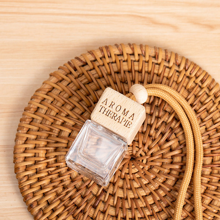 车载香薰吊坠方形木盖玻璃瓶汽车女家用香氛香水除臭精油清新香氛